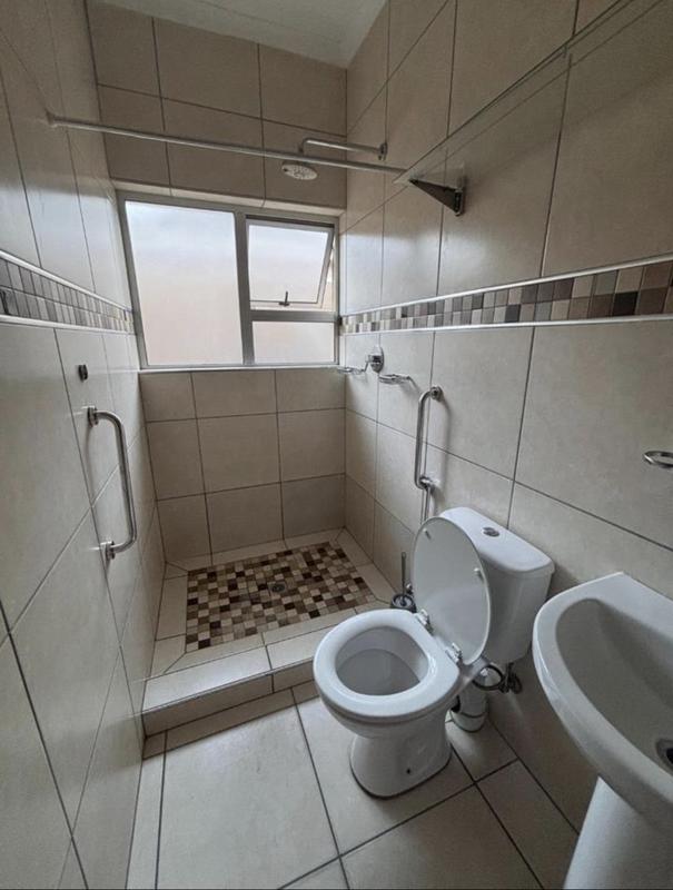 To Let 5 Bedroom Property for Rent in Claremont Western Cape